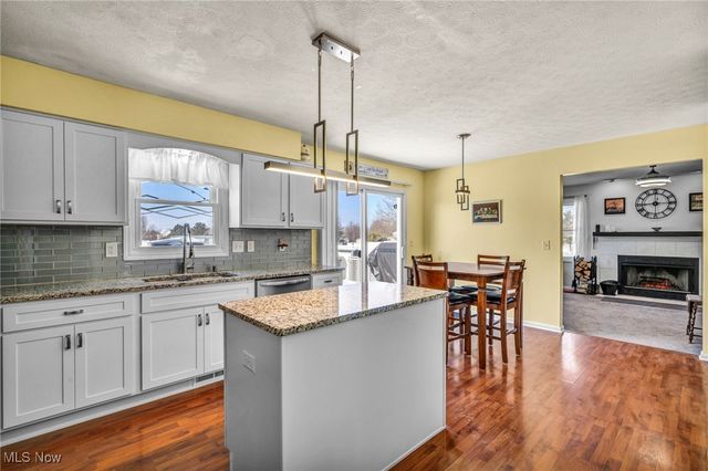 708 Montgomery Drive, Brunswick, OH 44212