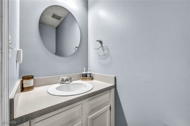 708 Montgomery Drive, Brunswick, OH 44212