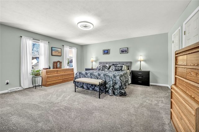 708 Montgomery Drive, Brunswick, OH 44212