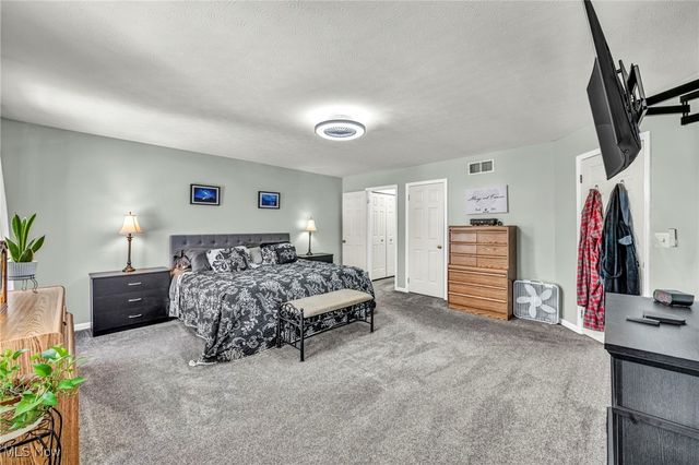 708 Montgomery Drive, Brunswick, OH 44212