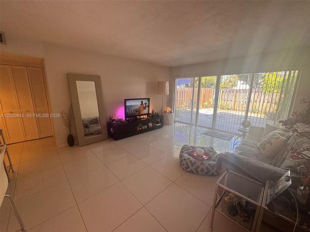 7737 SW 88th St C106, Miami, FL 33156