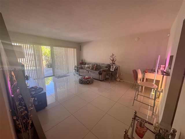 7737 SW 88th St C106, Miami, FL 33156
