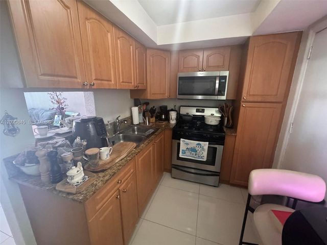 7737 SW 88th St C106, Miami, FL 33156