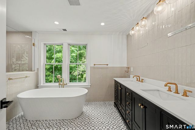 149 Don Bob Road, Stamford, CT 06903