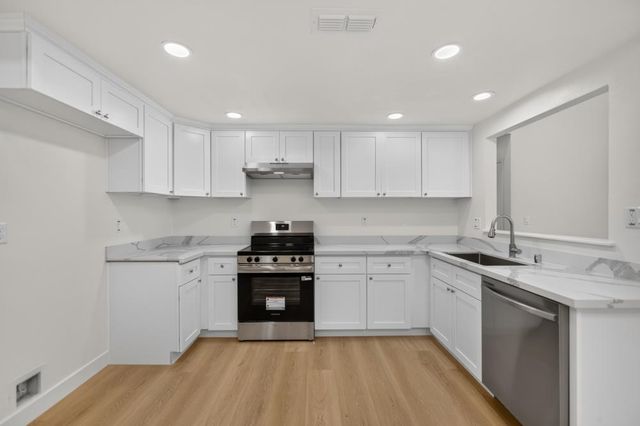 7759 Robinette Rd, Sacramento, CA 95828