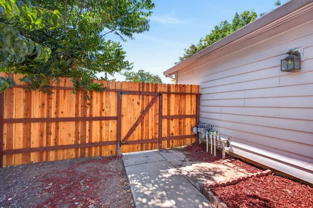 7759 Robinette Rd, Sacramento, CA 95828