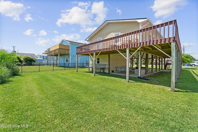 9010 W 9th Street, Surf City, NC 28445