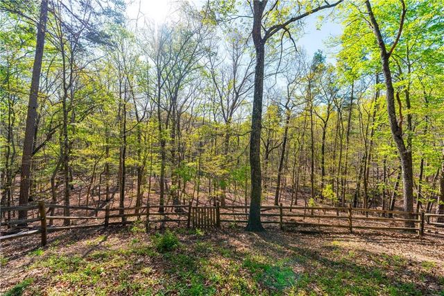 225 Chickasaw Drive, Waleska, GA 30183