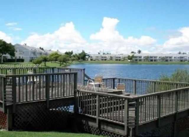 3433 NW 44th Street 105, Oakland Park, FL 33309