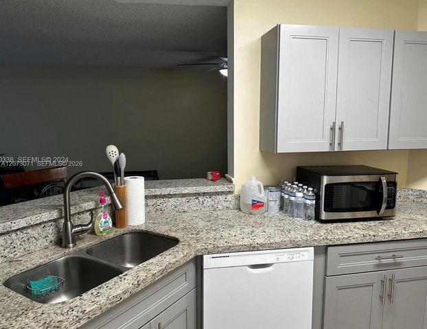 3433 NW 44th Street 105, Oakland Park, FL 33309