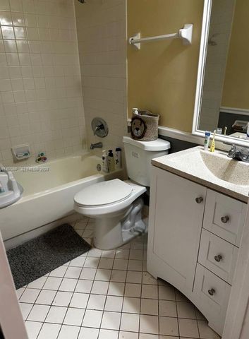 3433 NW 44th Street 105, Oakland Park, FL 33309