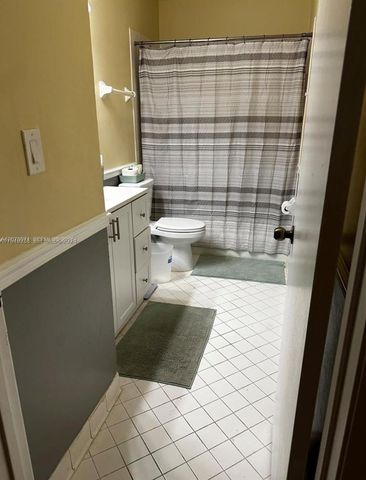 3433 NW 44th Street 105, Oakland Park, FL 33309