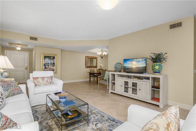 7225 Pelican Bay BLVD 204, Naples, FL 34108