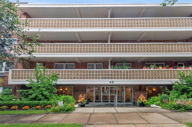 45 Hill Park Avenue 3D, Great Neck, NY 11021
