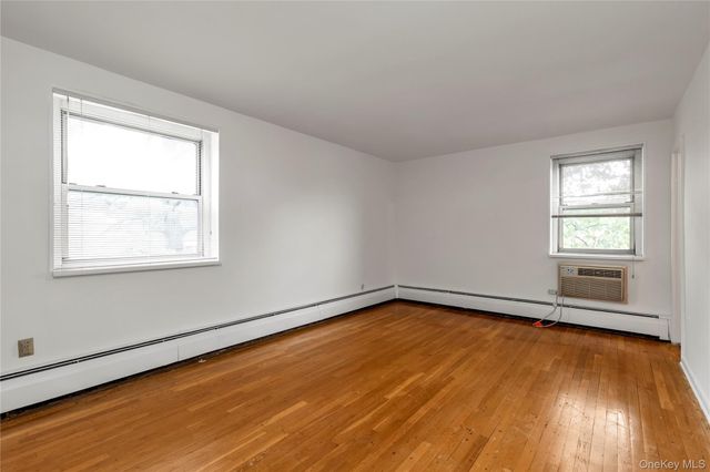 45 Hill Park Avenue 3D, Great Neck, NY 11021