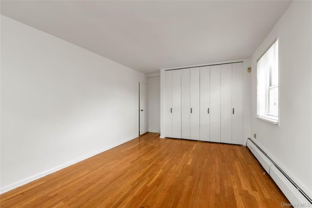 45 Hill Park Avenue 3D, Great Neck, NY 11021