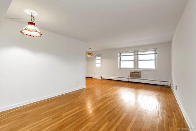 45 Hill Park Avenue 3D, Great Neck, NY 11021