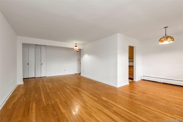 45 Hill Park Avenue 3D, Great Neck, NY 11021