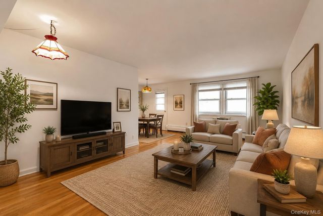 45 Hill Park Avenue 3D, Great Neck, NY 11021