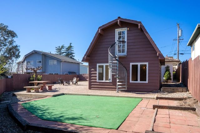 656 24th Avenue, Santa Cruz, CA 95062