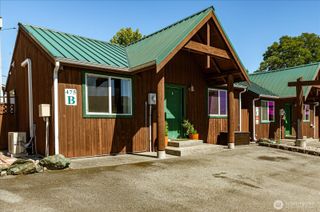 475 SE Barrington Drive #B, Oak Harbor, WA 98277