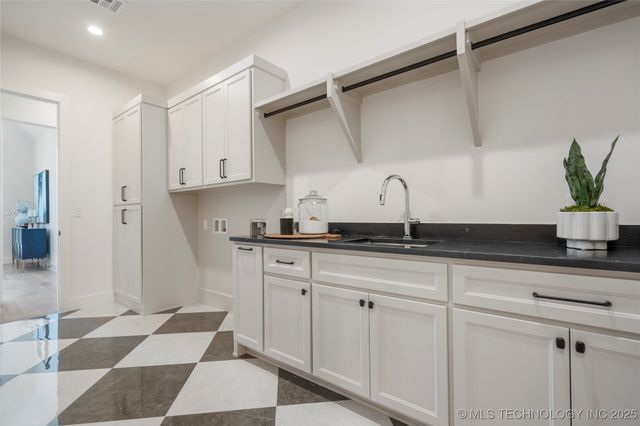 17823 E White Tail Cove, Owasso, OK 74055