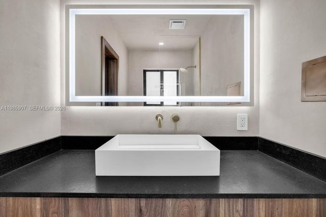 8931 NE 2nd Ave N4, El Portal, FL 33138