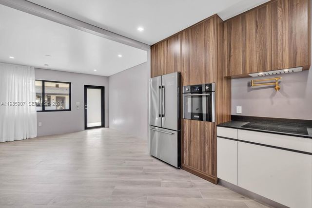 8931 NE 2nd Ave N4, El Portal, FL 33138