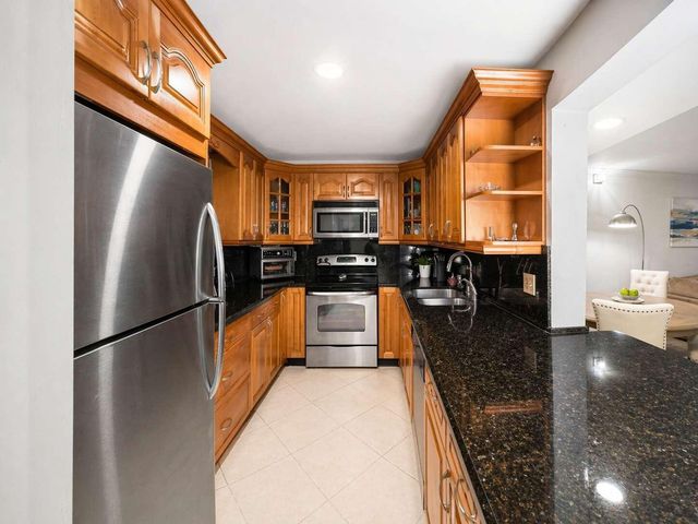 5160 Las Verdes Circle 103, Delray Beach, FL 33484