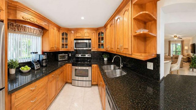 5160 Las Verdes Circle 103, Delray Beach, FL 33484