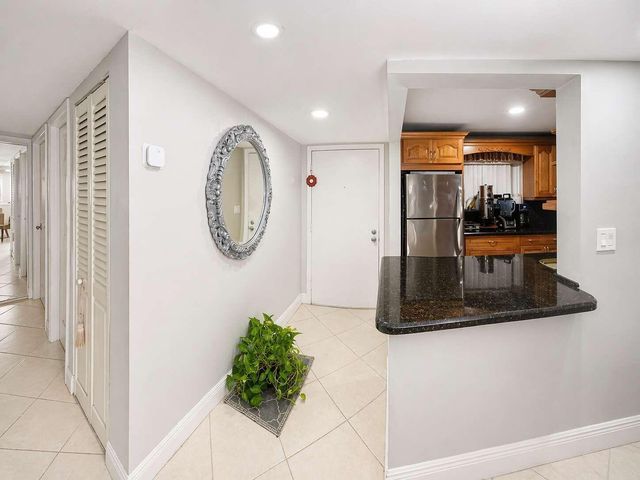 5160 Las Verdes Circle 103, Delray Beach, FL 33484