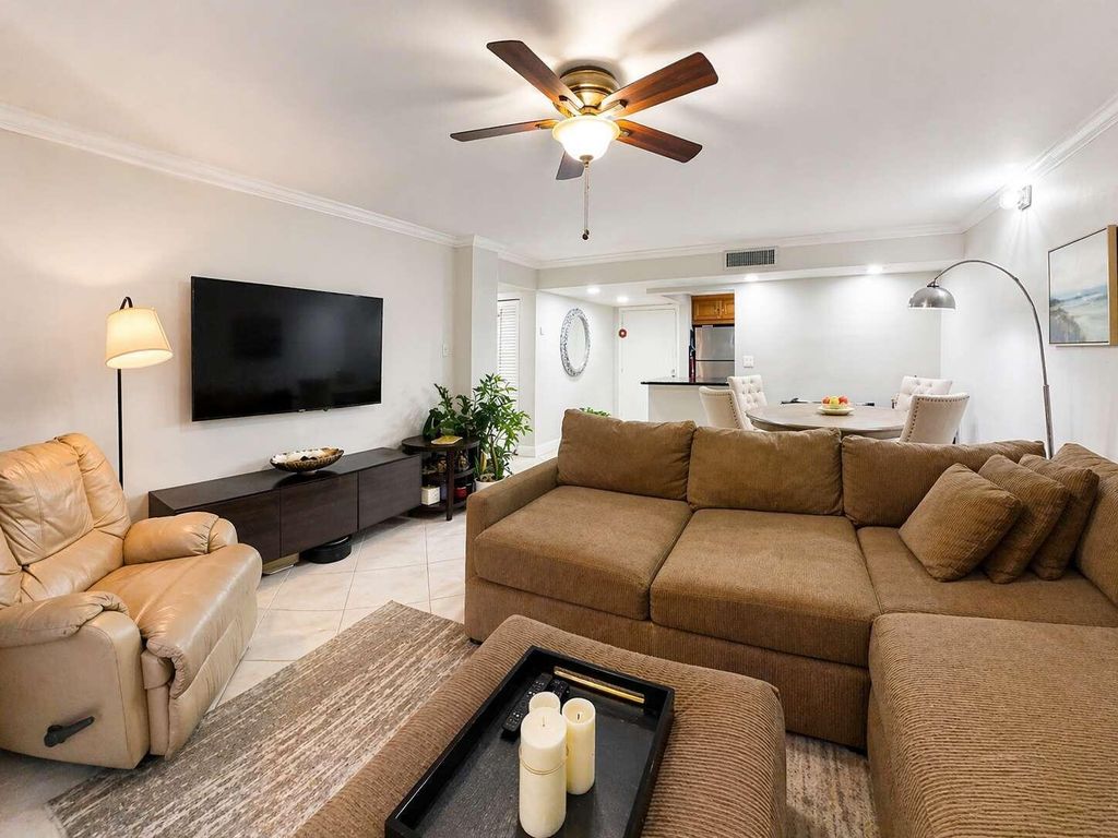 5160 Las Verdes Circle 103, Delray Beach, FL 33484