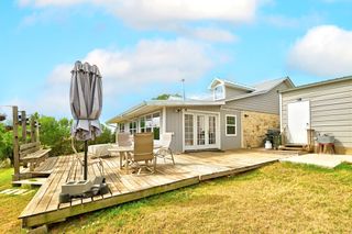 127 Klbj RD, Smithville, TX 78957