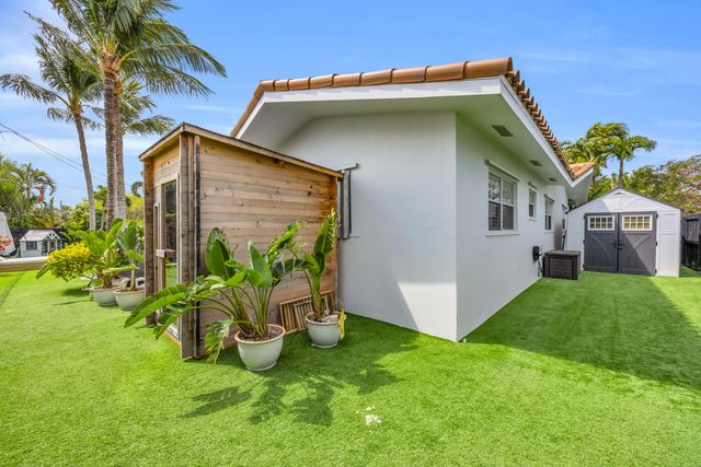 366 ELM Avenue, Tequesta, FL 33469