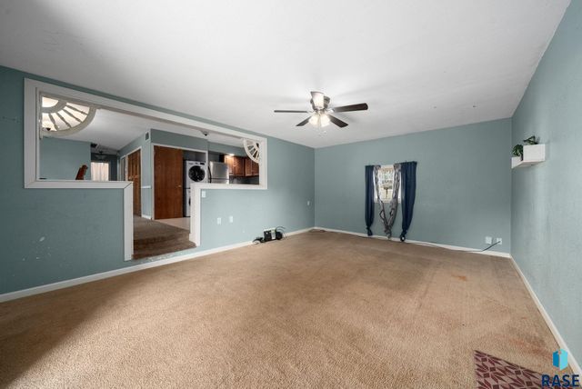 2208 W 2nd St Street, Sioux Falls, SD 57104