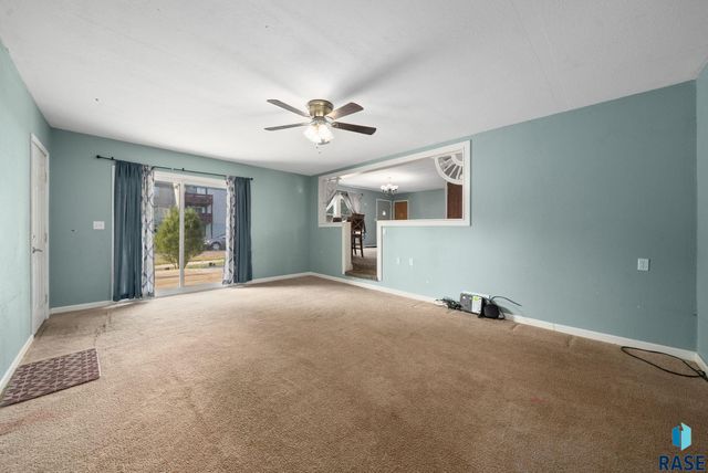 2208 W 2nd St Street, Sioux Falls, SD 57104