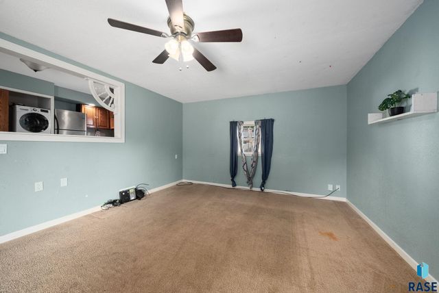 2208 W 2nd St Street, Sioux Falls, SD 57104