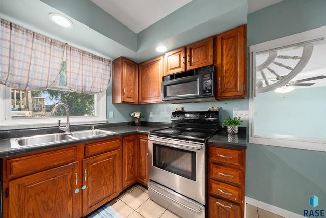 2208 W 2nd St Street, Sioux Falls, SD 57104