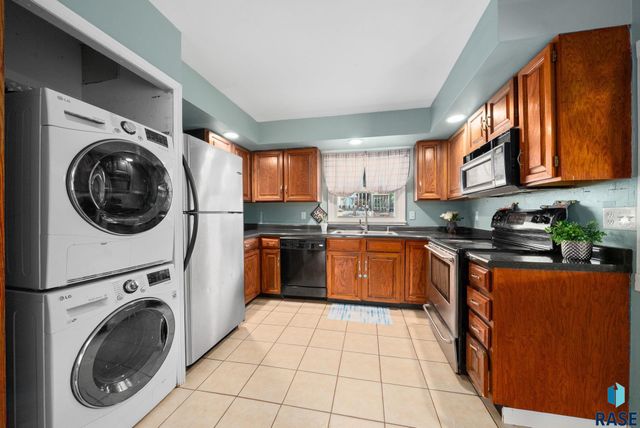 2208 W 2nd St Street, Sioux Falls, SD 57104