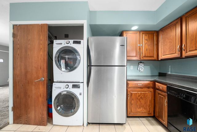 2208 W 2nd St Street, Sioux Falls, SD 57104