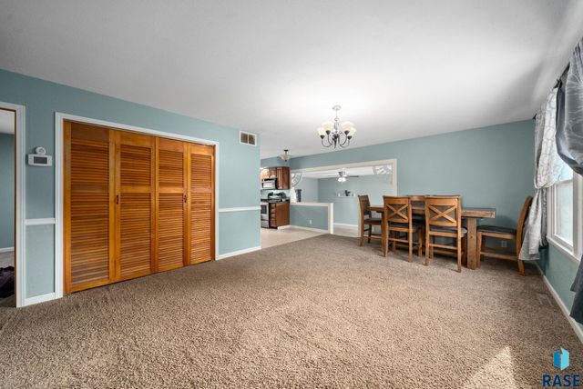 2208 W 2nd St Street, Sioux Falls, SD 57104