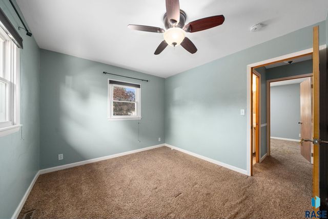 2208 W 2nd St Street, Sioux Falls, SD 57104