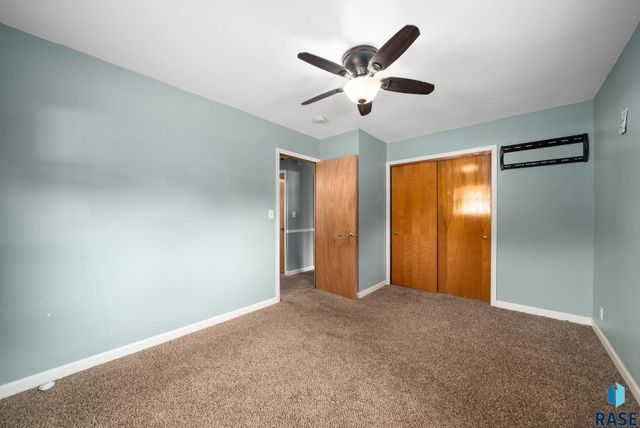 2208 W 2nd St Street, Sioux Falls, SD 57104