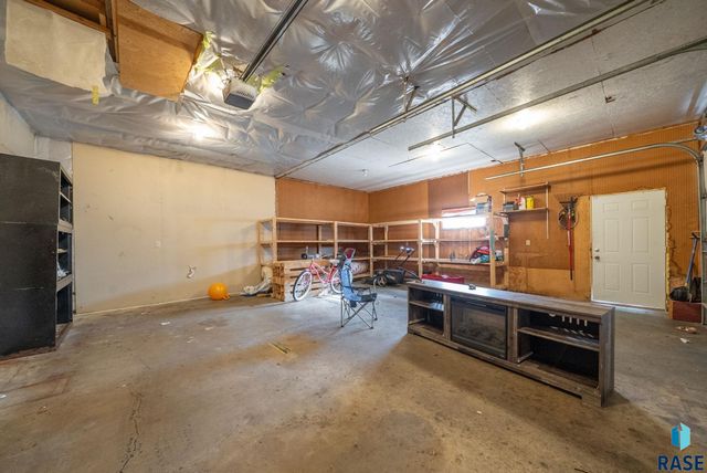 2208 W 2nd St Street, Sioux Falls, SD 57104