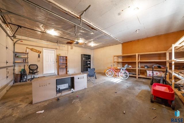 2208 W 2nd St Street, Sioux Falls, SD 57104