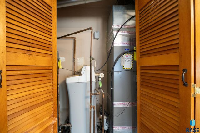 2208 W 2nd St Street, Sioux Falls, SD 57104