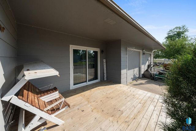 2208 W 2nd St Street, Sioux Falls, SD 57104