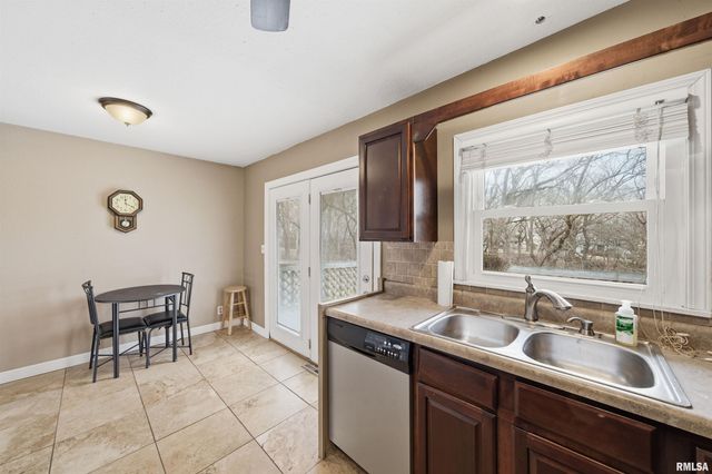 5825 N MAR VISTA Drive, Peoria, IL 61614