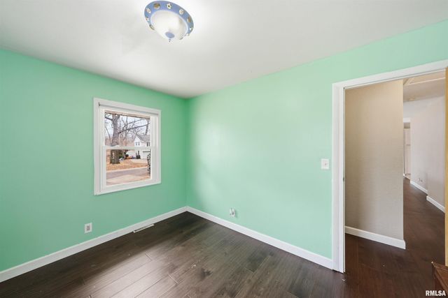 5825 N MAR VISTA Drive, Peoria, IL 61614