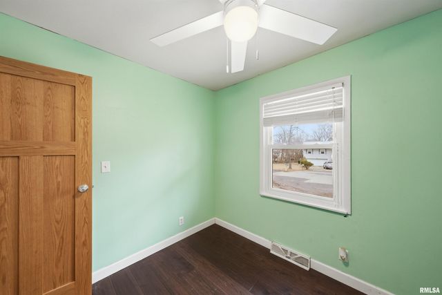 5825 N MAR VISTA Drive, Peoria, IL 61614